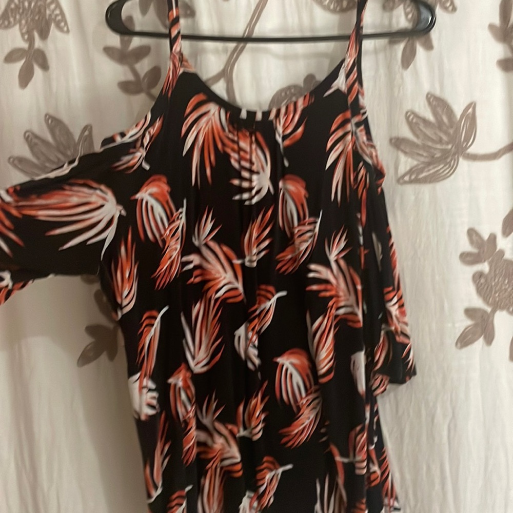 🍄Catos top cold shoulder strappy with drawstring on bottom🍁